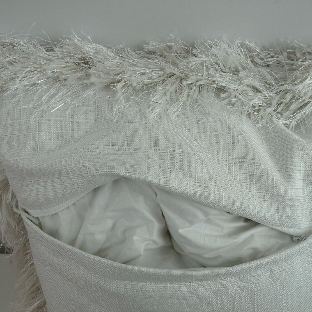 NWOT Safavieh modish shag metallic throw pillow 20 X 20 - Picture 6 of 8
